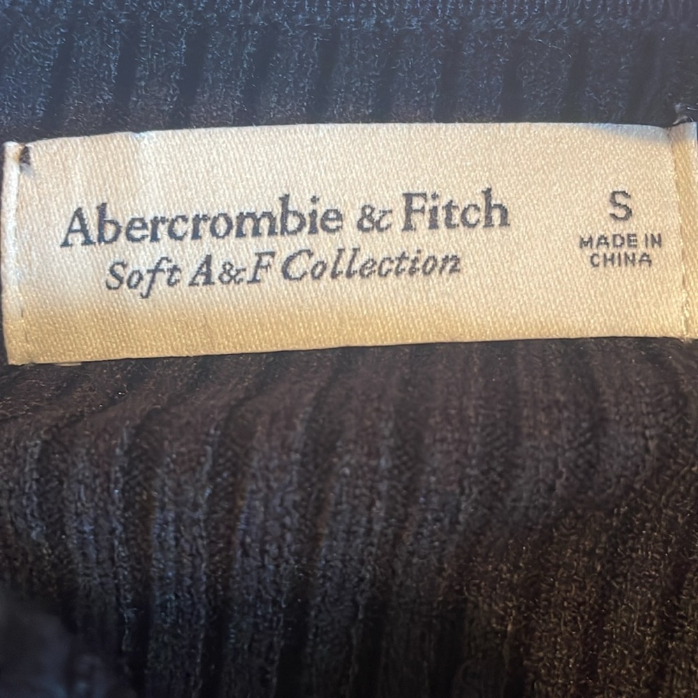 Abercrombie cropped sweater and tank set small Abercrombie soft A&F Collection - Picture 6 of 6